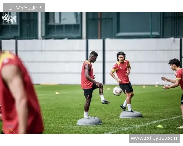 广州足球队区域防守战术解析与实战应用探讨 广州足球队区域防守战术解析与实战应用探讨